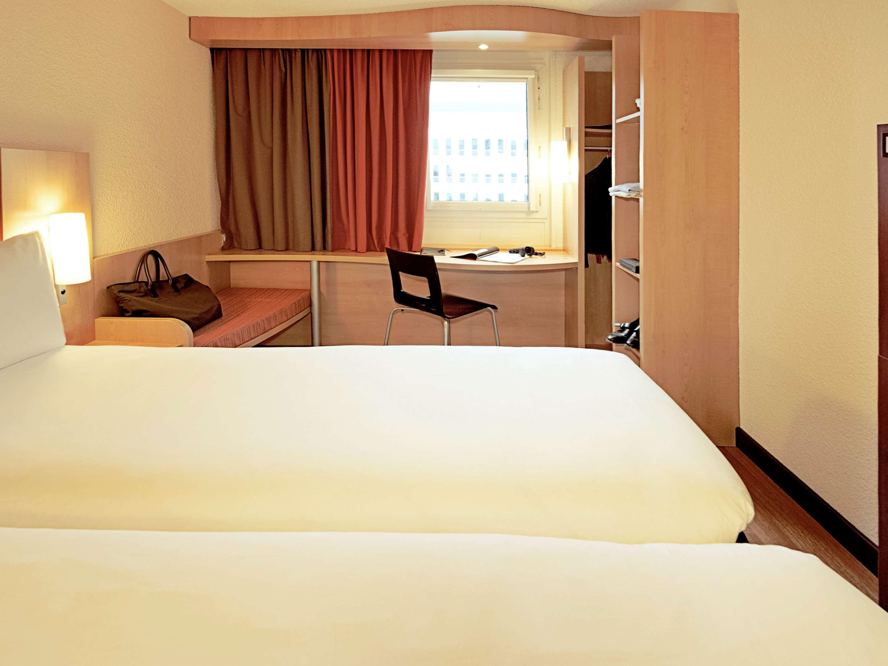 Ibis Charleroi Centre Gare Hotel Ngoại thất bức ảnh